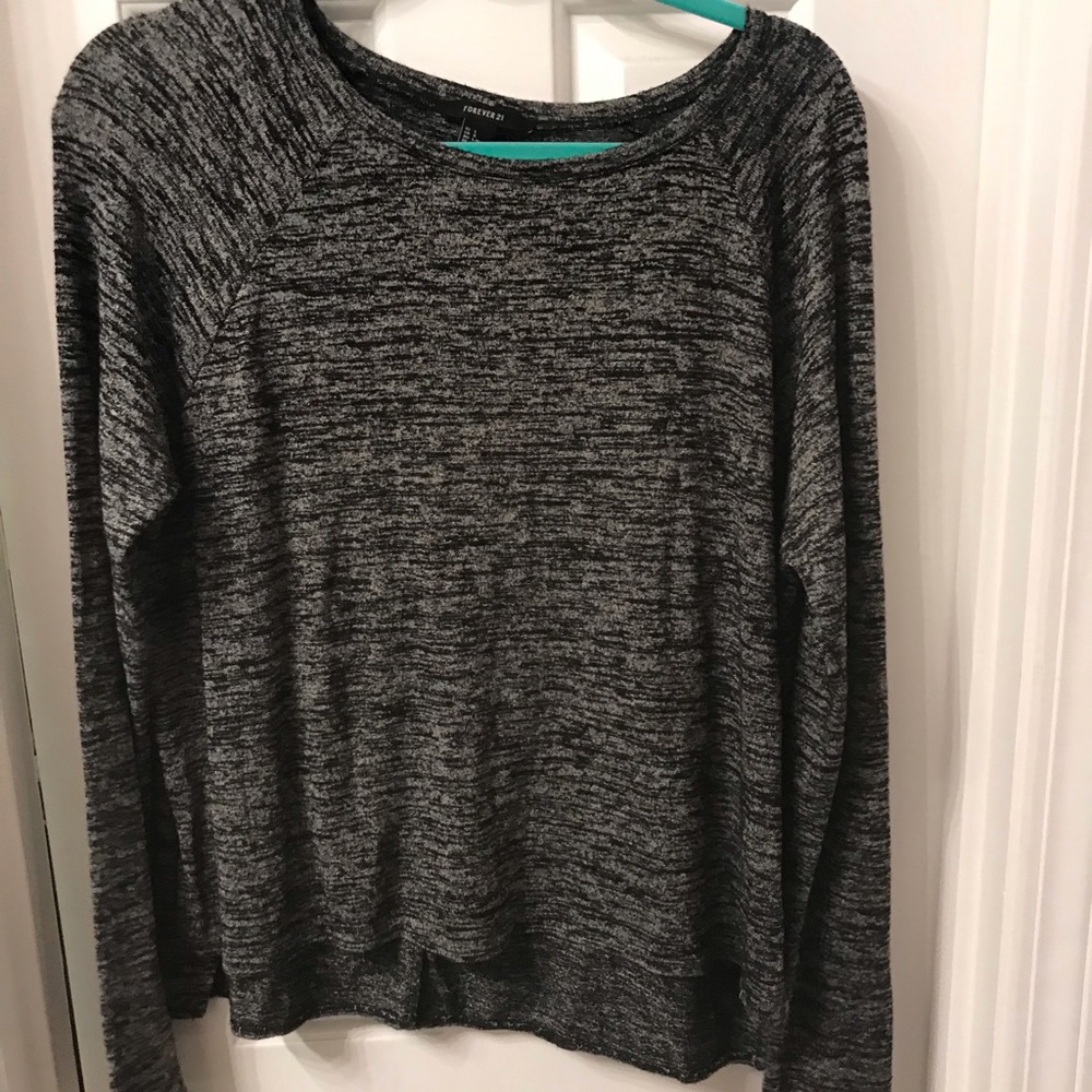 Long sleeve gray f21 top